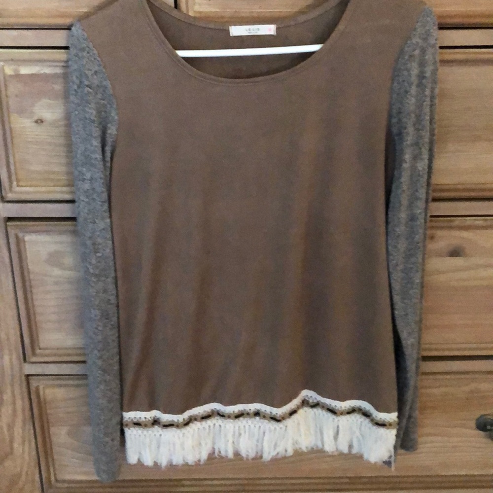 Super soft long sleeve top with fabulous fringe detail medium